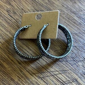 Silver-TonedSmall Ribbed Hoop Earrings